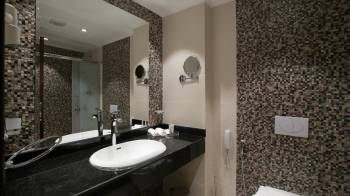 Superior Double or Twin Room with Sea View8